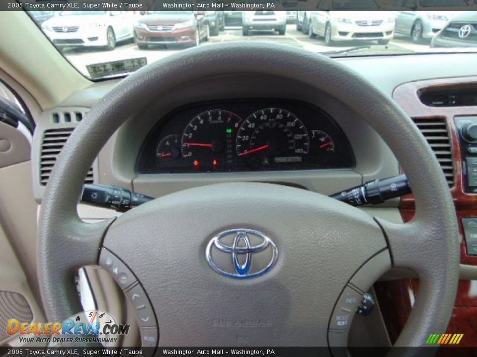 2005 Toyota Camry XLE Super White / Taupe Photo #16