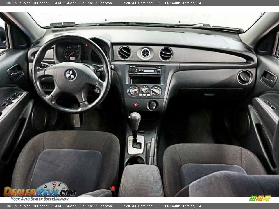 Charcoal Interior - 2004 Mitsubishi Outlander LS AWD Photo #8