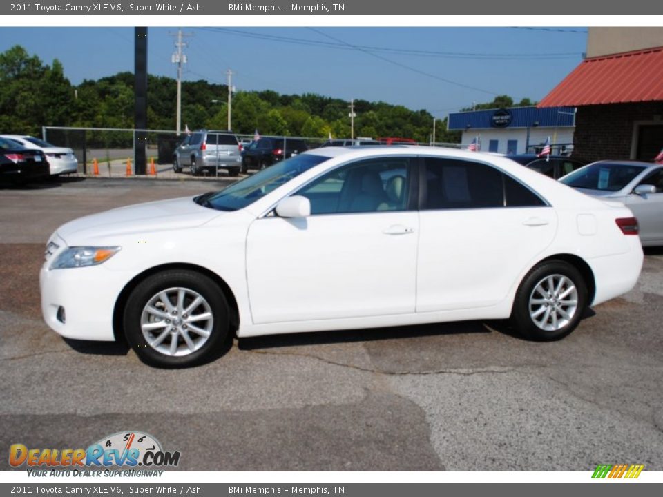 2011 Toyota Camry XLE V6 Super White / Ash Photo #2