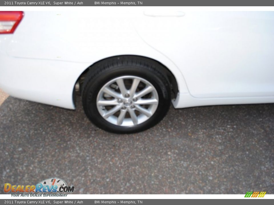 2011 Toyota Camry XLE V6 Super White / Ash Photo #5