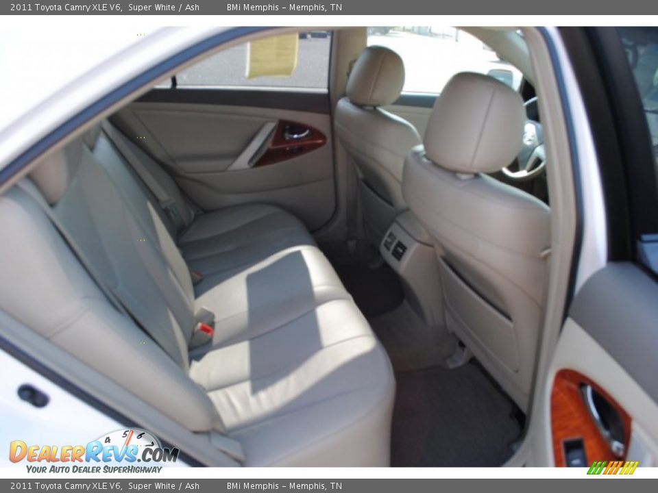 2011 Toyota Camry XLE V6 Super White / Ash Photo #7
