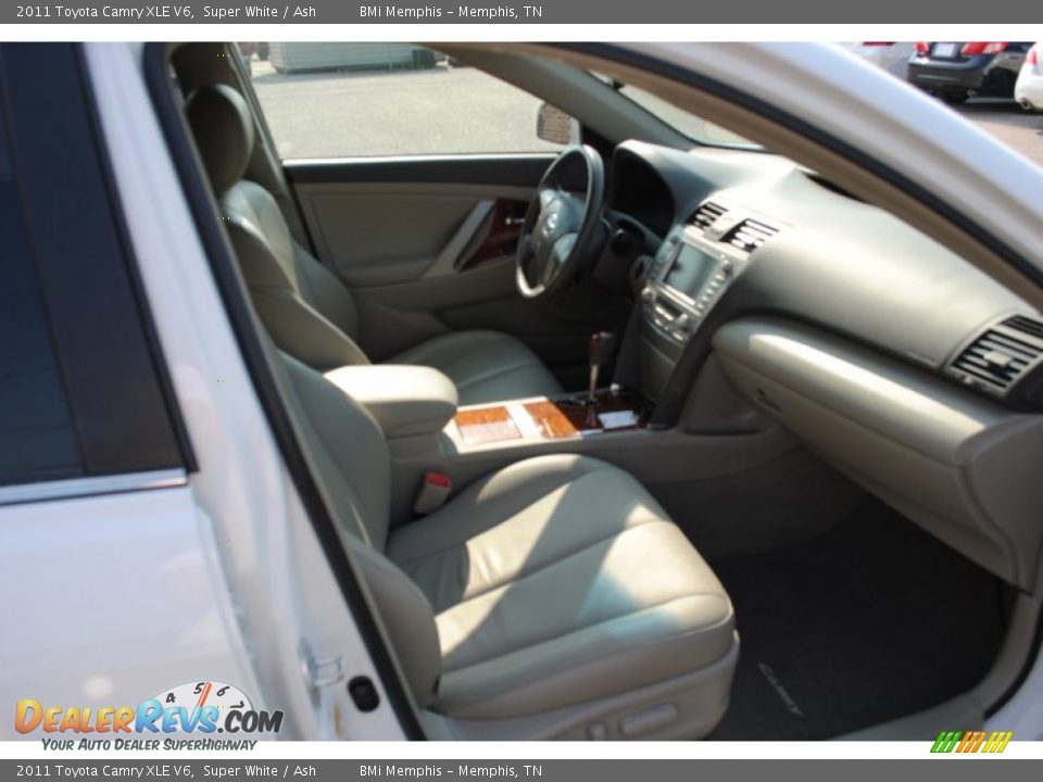 2011 Toyota Camry XLE V6 Super White / Ash Photo #8