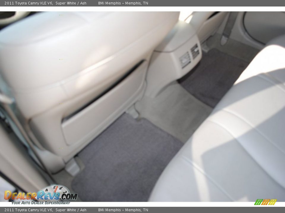 2011 Toyota Camry XLE V6 Super White / Ash Photo #10