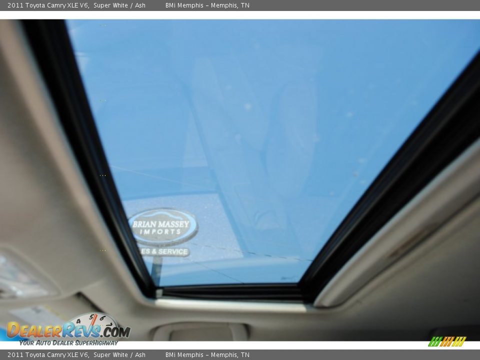 2011 Toyota Camry XLE V6 Super White / Ash Photo #12