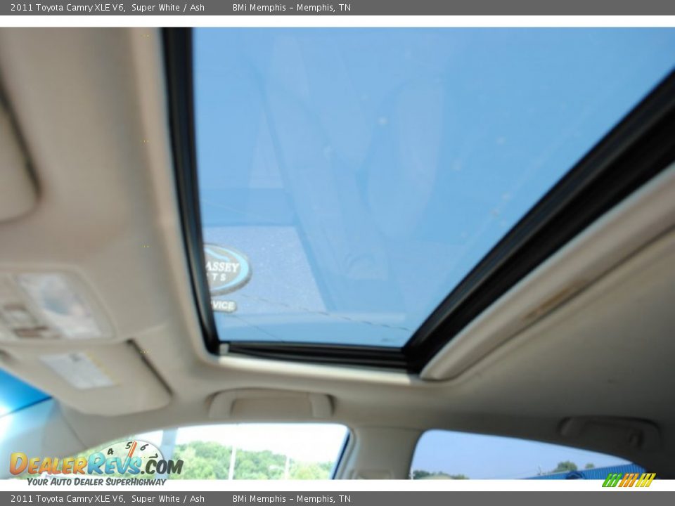 2011 Toyota Camry XLE V6 Super White / Ash Photo #13