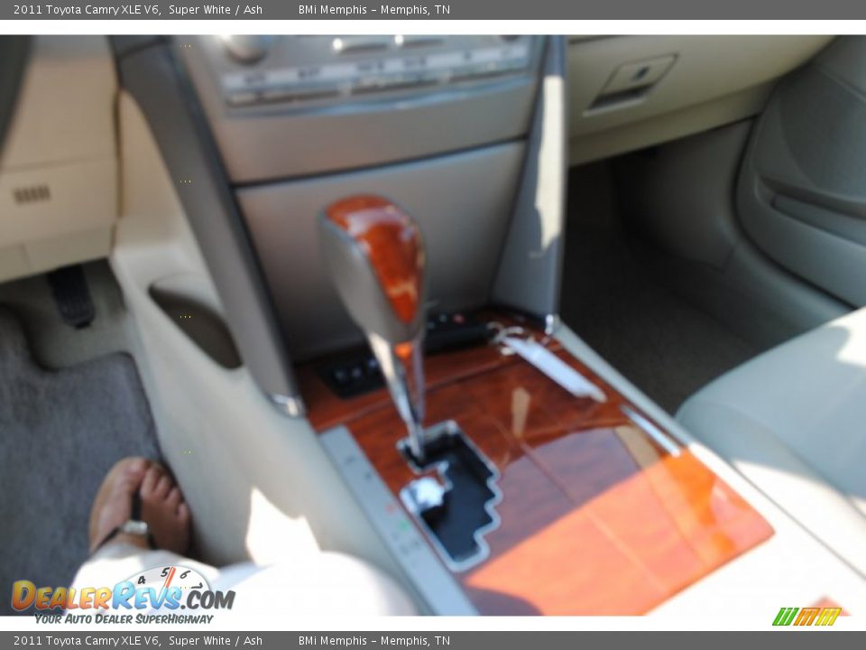 2011 Toyota Camry XLE V6 Super White / Ash Photo #15