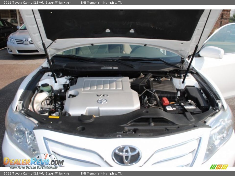 2011 Toyota Camry XLE V6 Super White / Ash Photo #18