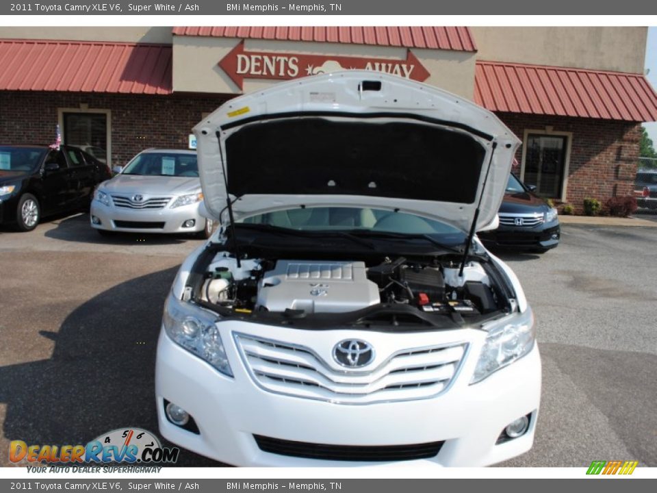 2011 Toyota Camry XLE V6 Super White / Ash Photo #19