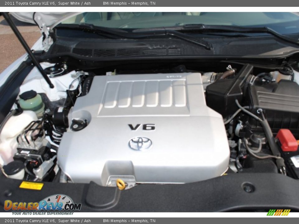 2011 Toyota Camry XLE V6 Super White / Ash Photo #20
