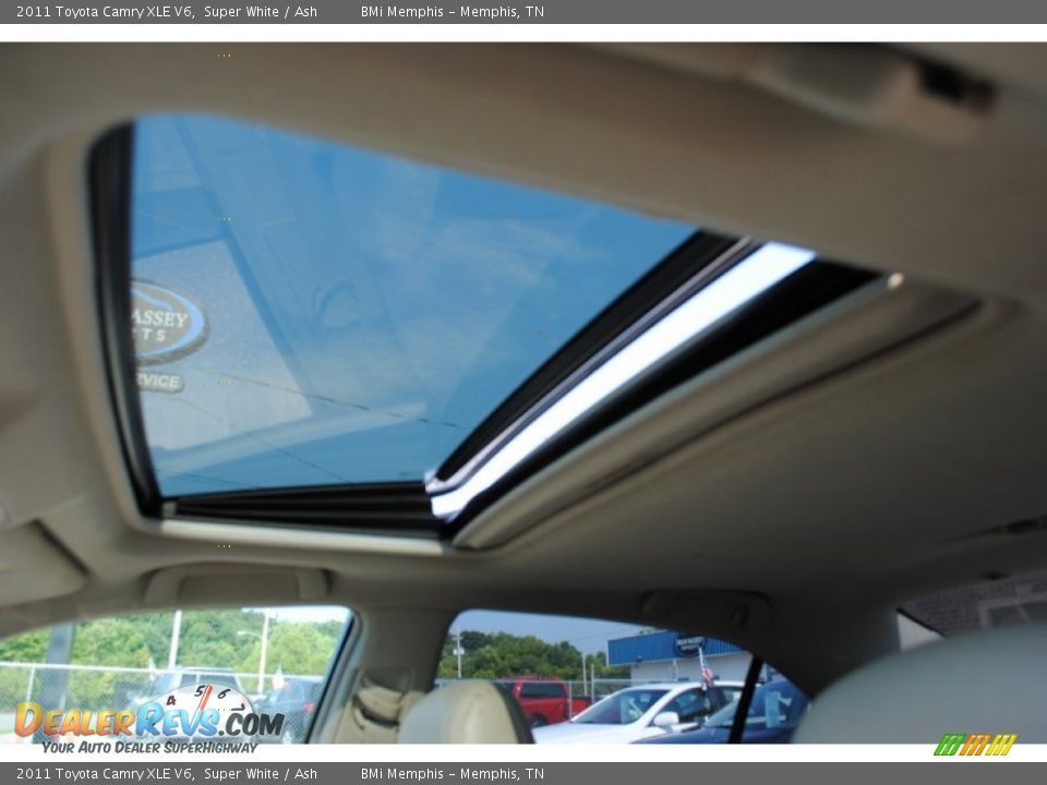2011 Toyota Camry XLE V6 Super White / Ash Photo #21