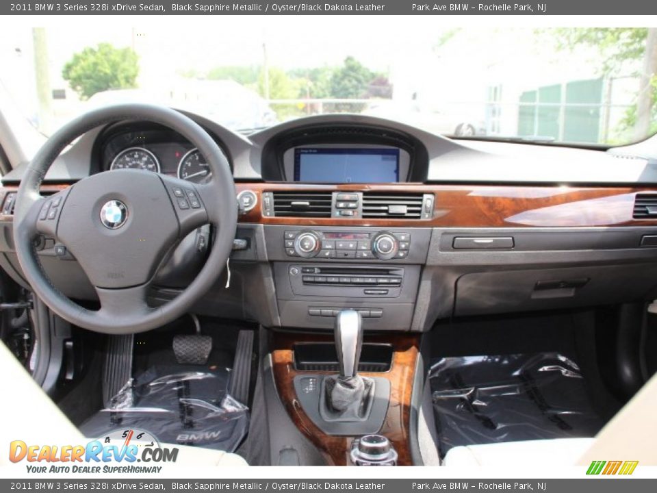 2011 BMW 3 Series 328i xDrive Sedan Black Sapphire Metallic / Oyster/Black Dakota Leather Photo #13