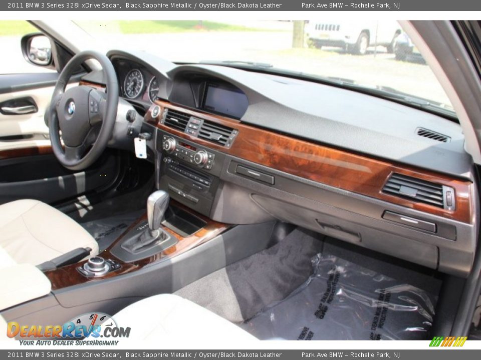 2011 BMW 3 Series 328i xDrive Sedan Black Sapphire Metallic / Oyster/Black Dakota Leather Photo #25