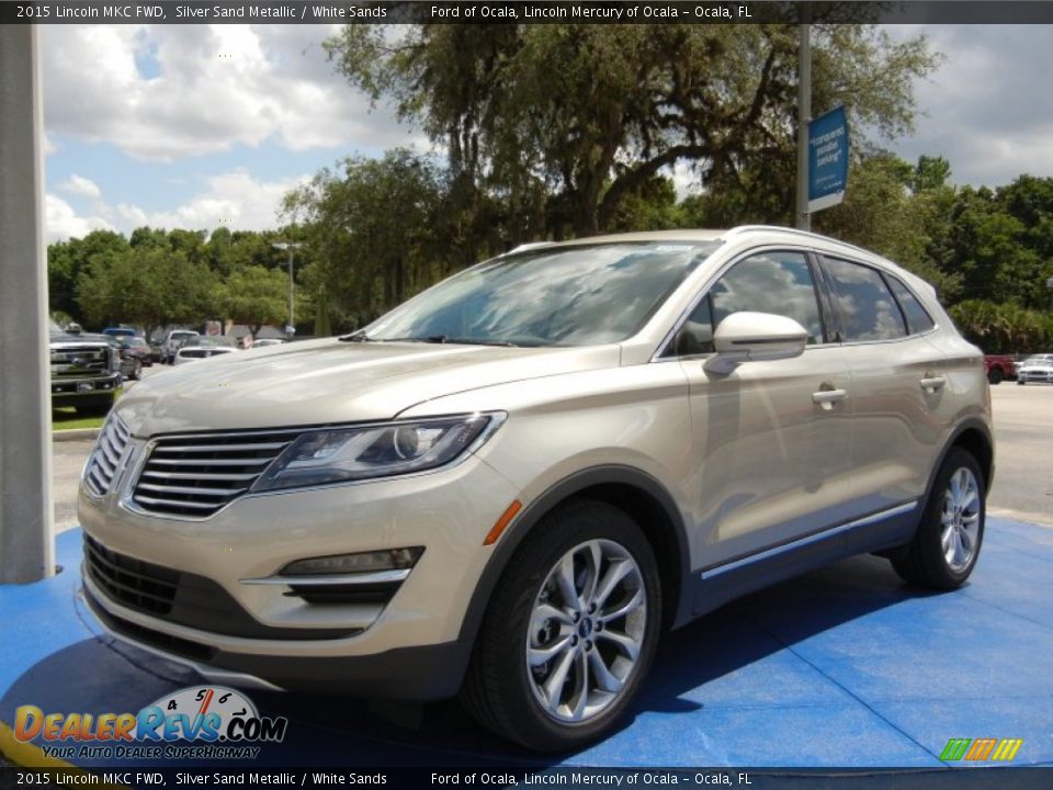 Front 3/4 View of 2015 Lincoln MKC FWD Photo #1