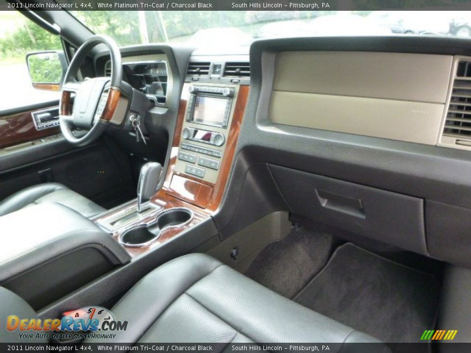 2011 Lincoln Navigator L 4x4 White Platinum Tri-Coat / Charcoal Black Photo #11