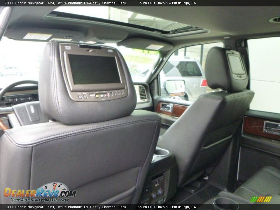 2011 Lincoln Navigator L 4x4 White Platinum Tri-Coat / Charcoal Black Photo #17
