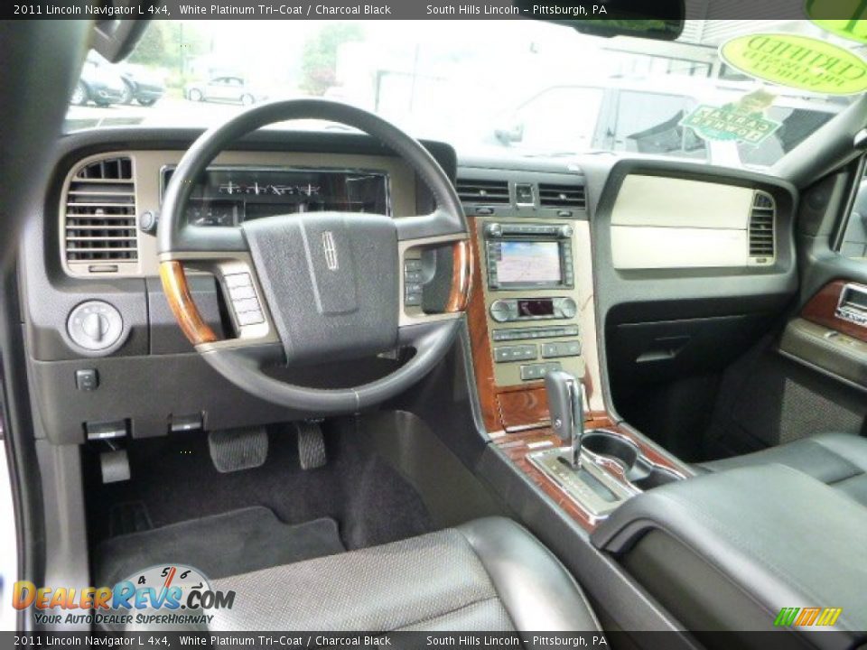 2011 Lincoln Navigator L 4x4 White Platinum Tri-Coat / Charcoal Black Photo #18
