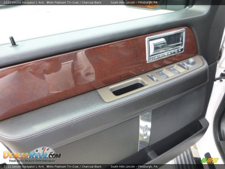 2011 Lincoln Navigator L 4x4 White Platinum Tri-Coat / Charcoal Black Photo #19