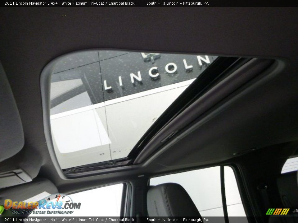 2011 Lincoln Navigator L 4x4 White Platinum Tri-Coat / Charcoal Black Photo #20
