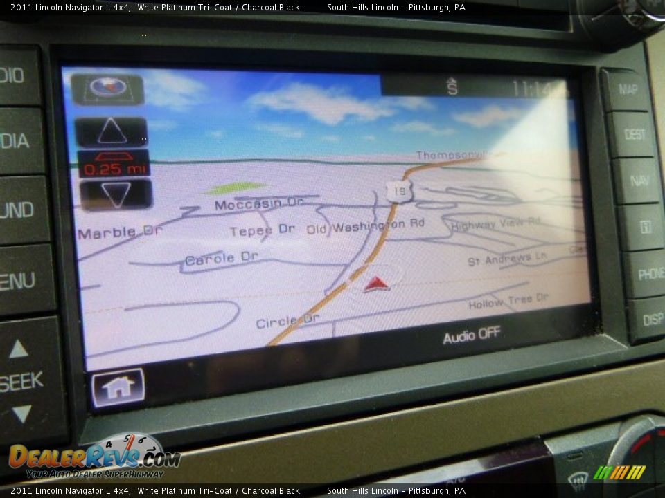 2011 Lincoln Navigator L 4x4 White Platinum Tri-Coat / Charcoal Black Photo #21