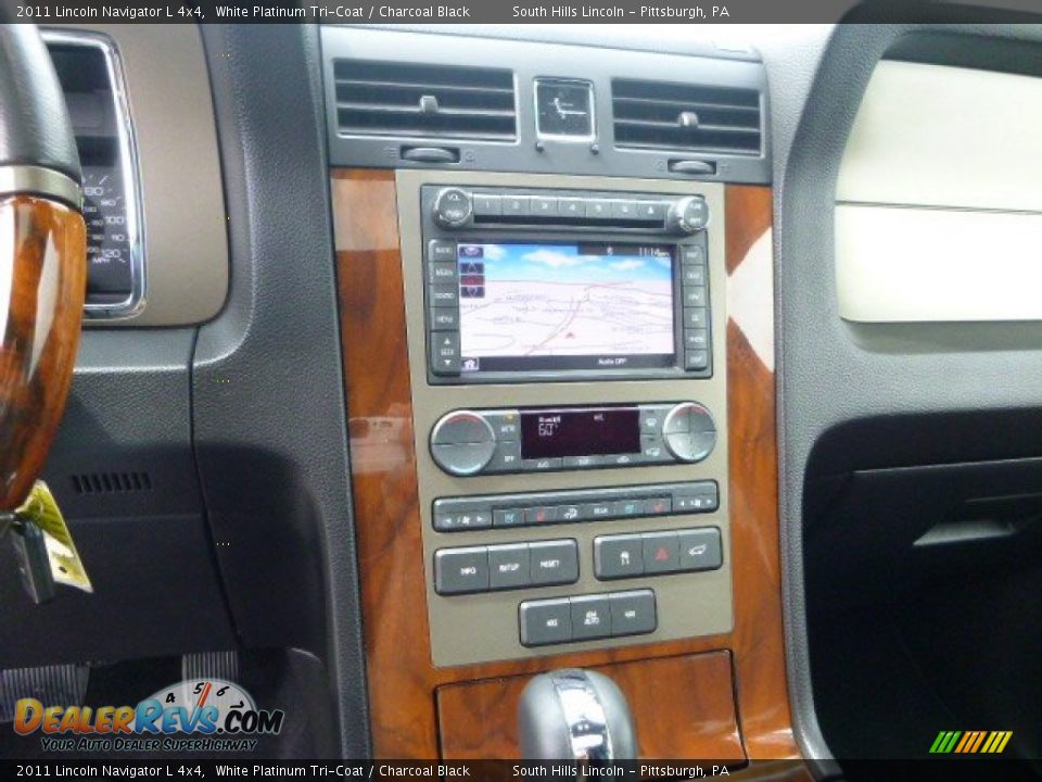 2011 Lincoln Navigator L 4x4 White Platinum Tri-Coat / Charcoal Black Photo #22