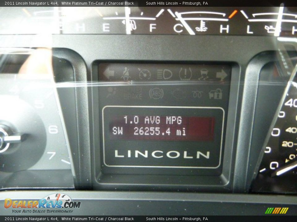 2011 Lincoln Navigator L 4x4 White Platinum Tri-Coat / Charcoal Black Photo #24