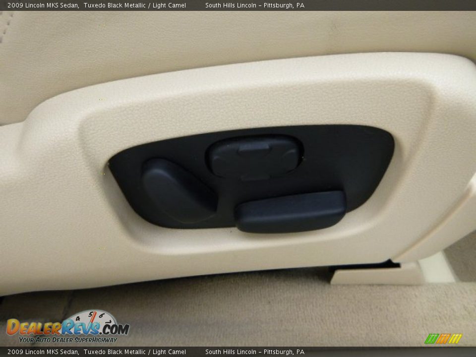2009 Lincoln MKS Sedan Tuxedo Black Metallic / Light Camel Photo #12