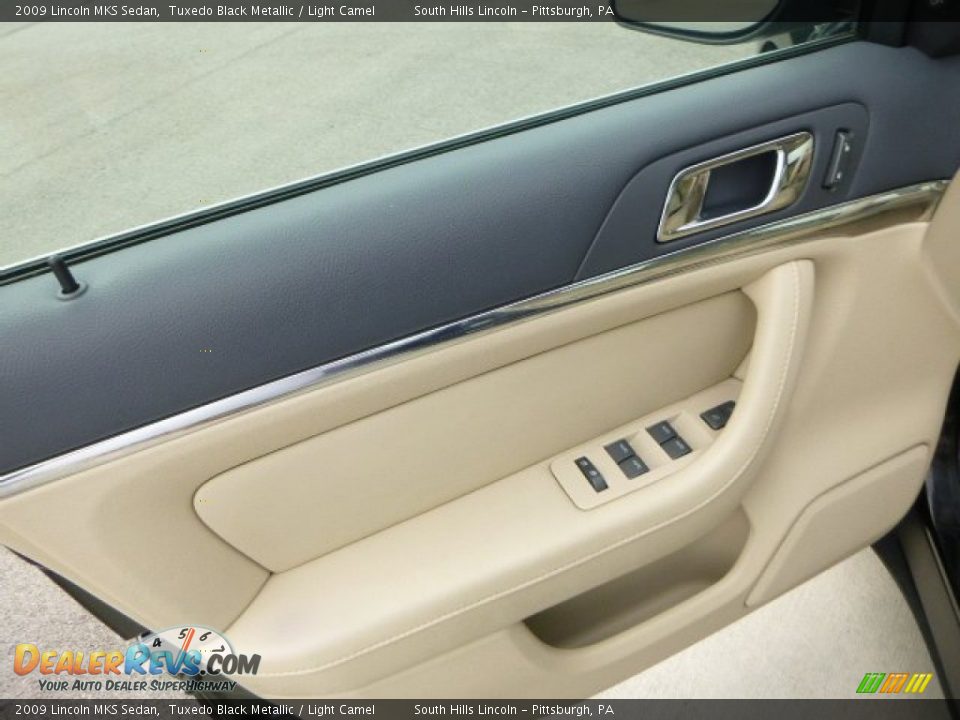 2009 Lincoln MKS Sedan Tuxedo Black Metallic / Light Camel Photo #17