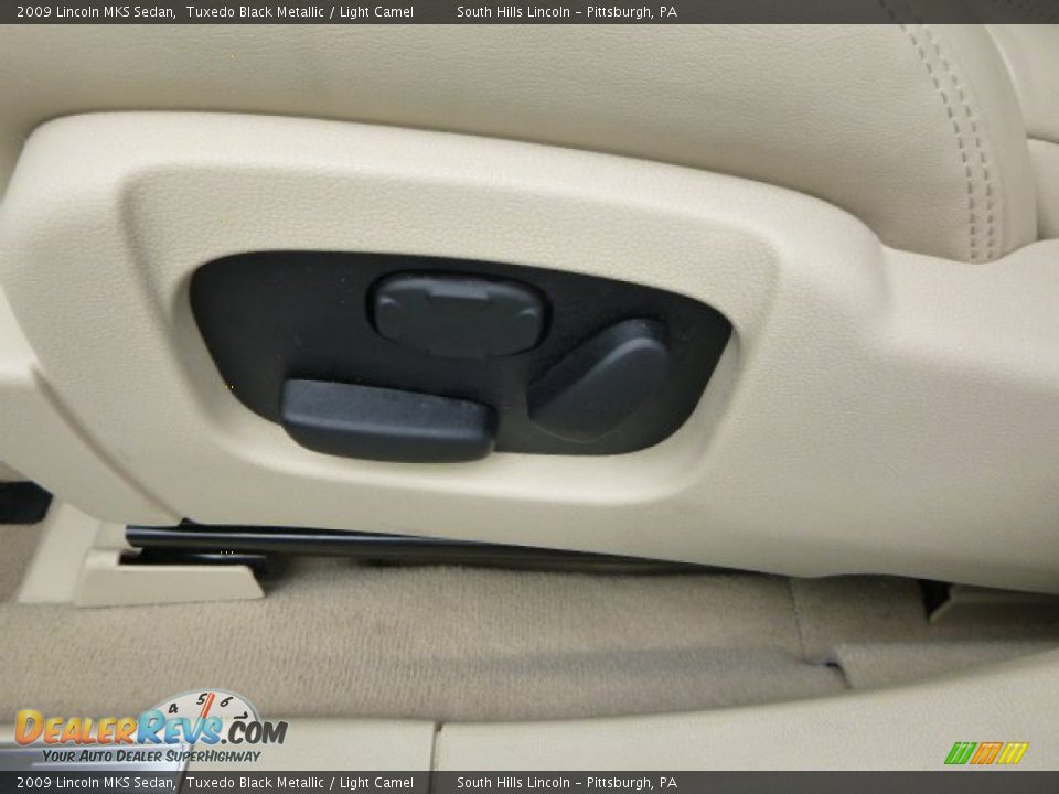 2009 Lincoln MKS Sedan Tuxedo Black Metallic / Light Camel Photo #18