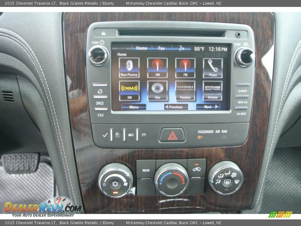Controls of 2015 Chevrolet Traverse LT Photo #13