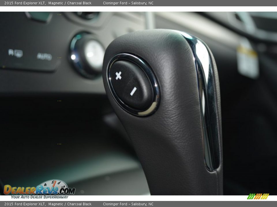 2015 Ford Explorer XLT Magnetic / Charcoal Black Photo #22