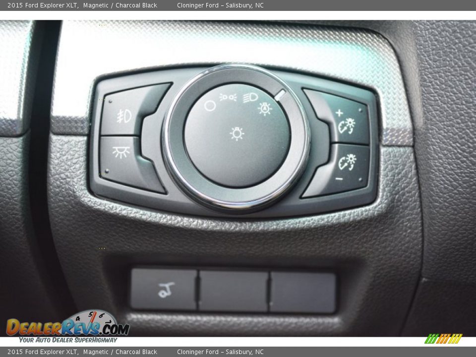 2015 Ford Explorer XLT Magnetic / Charcoal Black Photo #26