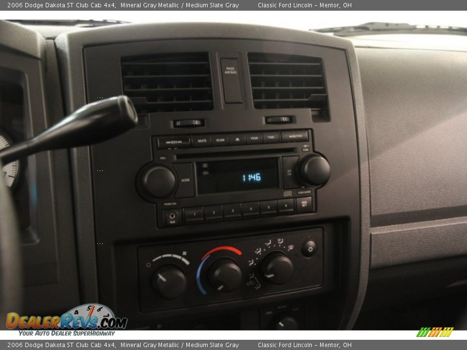 Controls of 2006 Dodge Dakota ST Club Cab 4x4 Photo #7