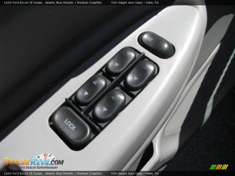 1999 Ford Escort SE Sedan Atlantic Blue Metallic / Medium Graphite Photo #15