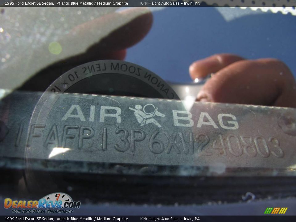 1999 Ford Escort SE Sedan Atlantic Blue Metallic / Medium Graphite Photo #19