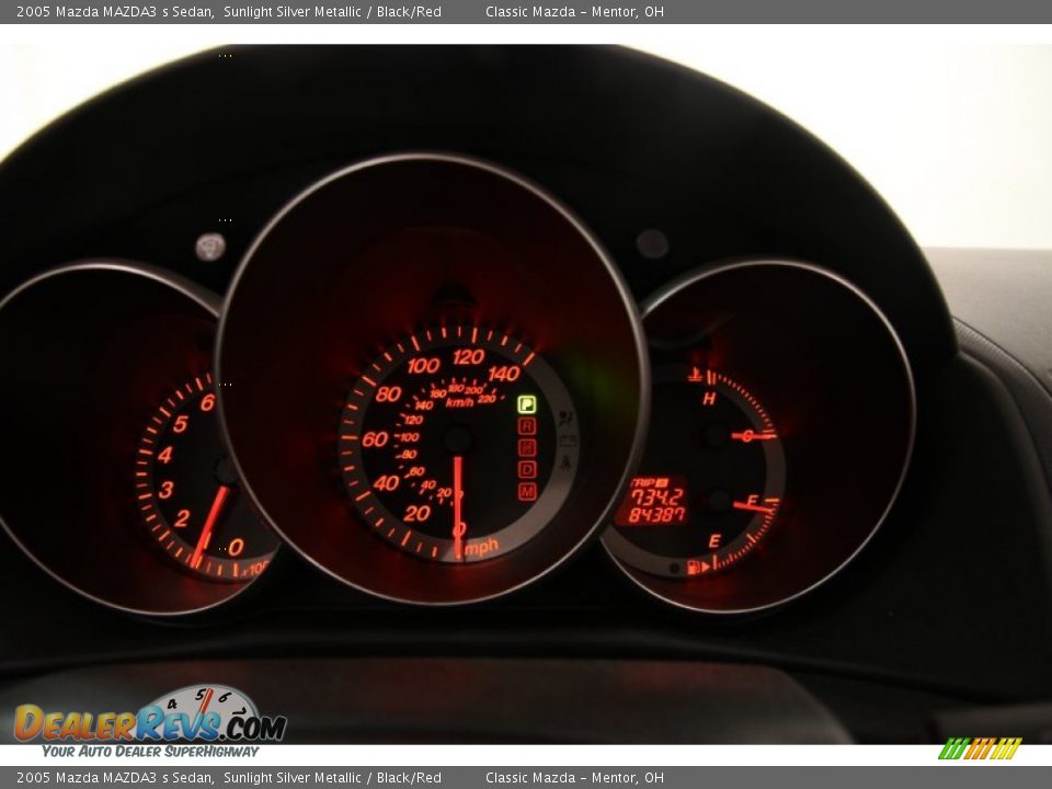 2005 Mazda MAZDA3 s Sedan Sunlight Silver Metallic / Black/Red Photo #7