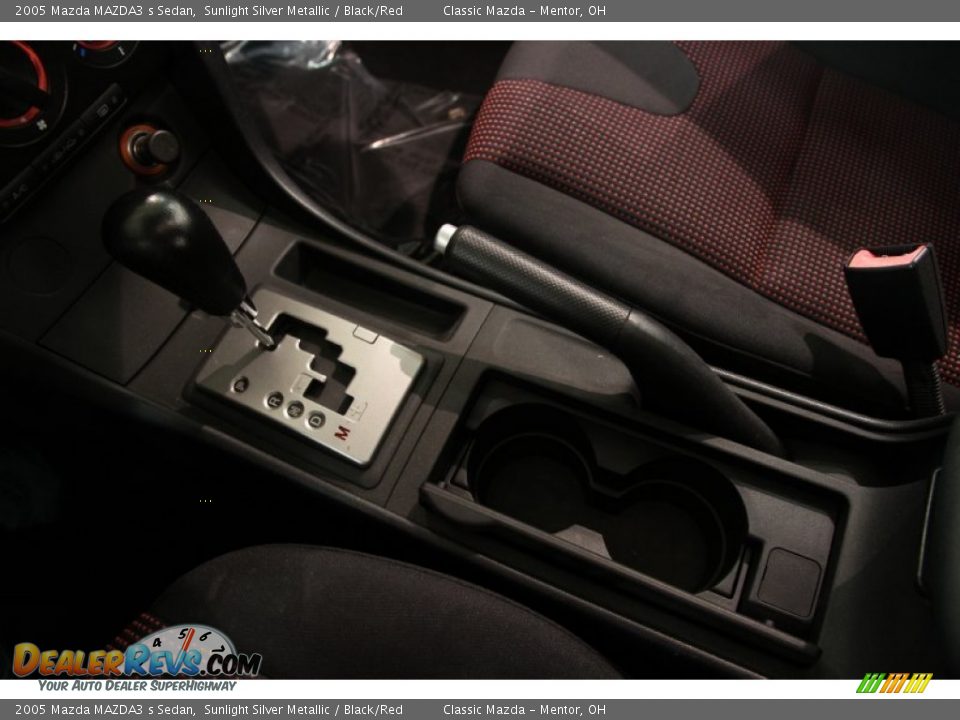 2005 Mazda MAZDA3 s Sedan Sunlight Silver Metallic / Black/Red Photo #10