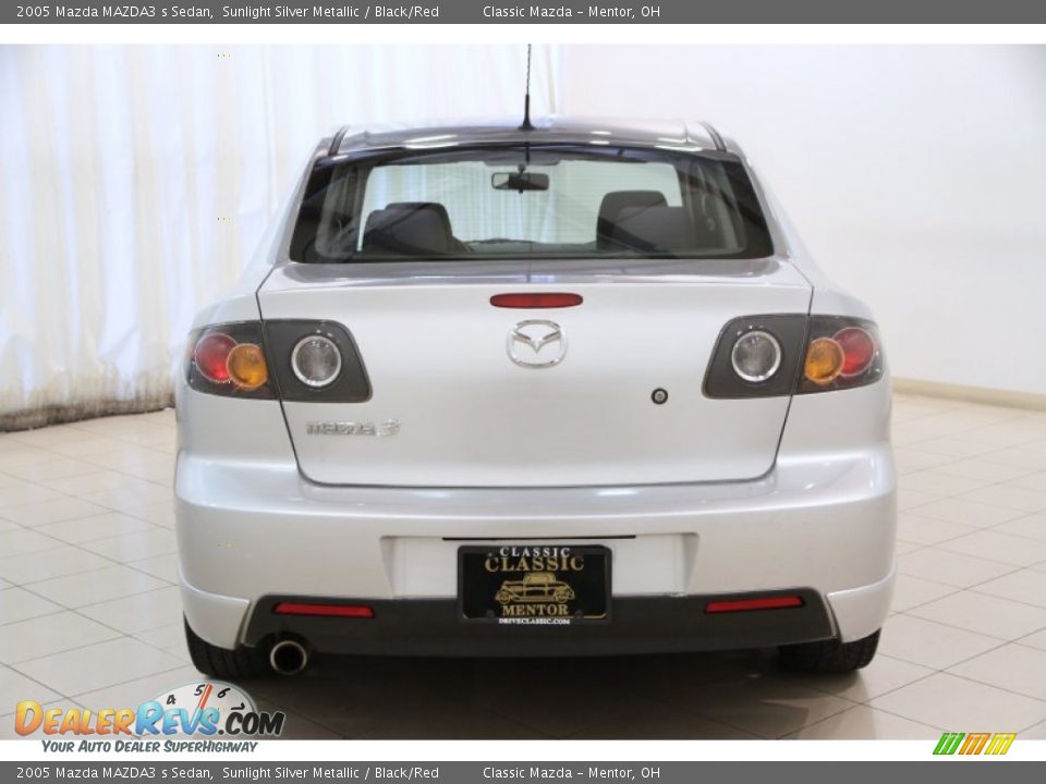 2005 Mazda MAZDA3 s Sedan Sunlight Silver Metallic / Black/Red Photo #14