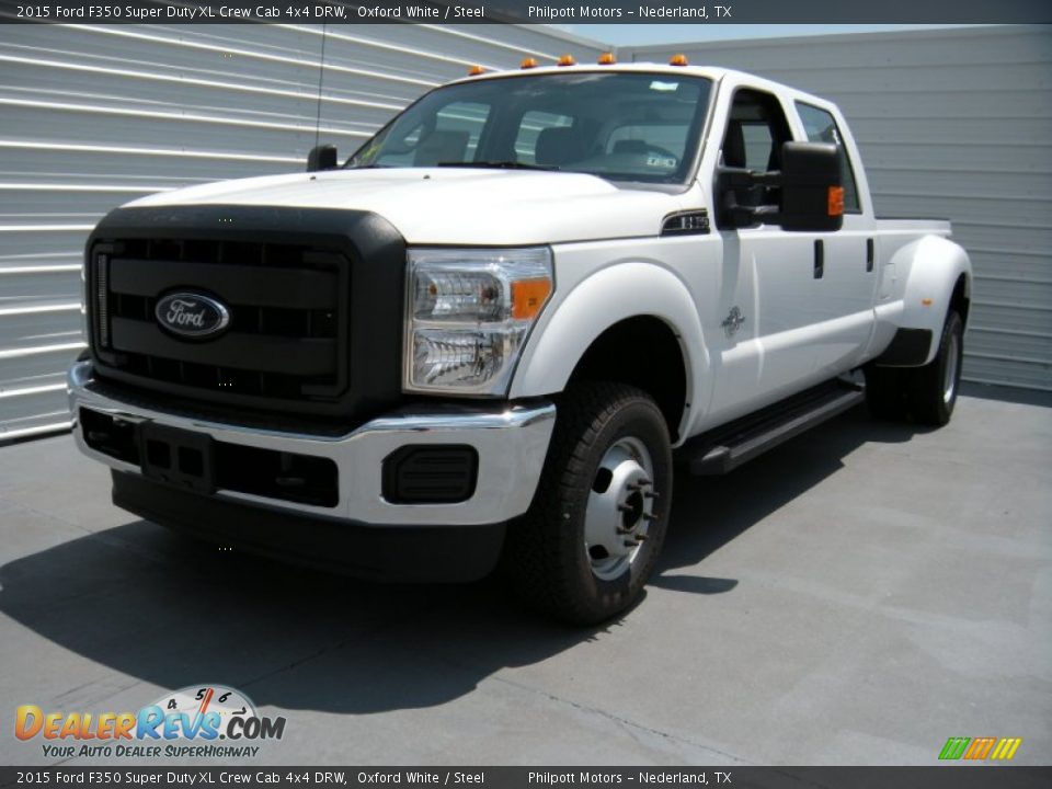 Front 3/4 View of 2015 Ford F350 Super Duty XL Crew Cab 4x4 DRW Photo #7