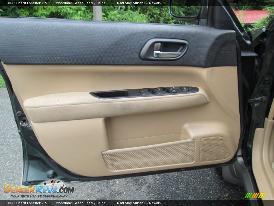 Door Panel of 2004 Subaru Forester 2.5 XS Photo #12