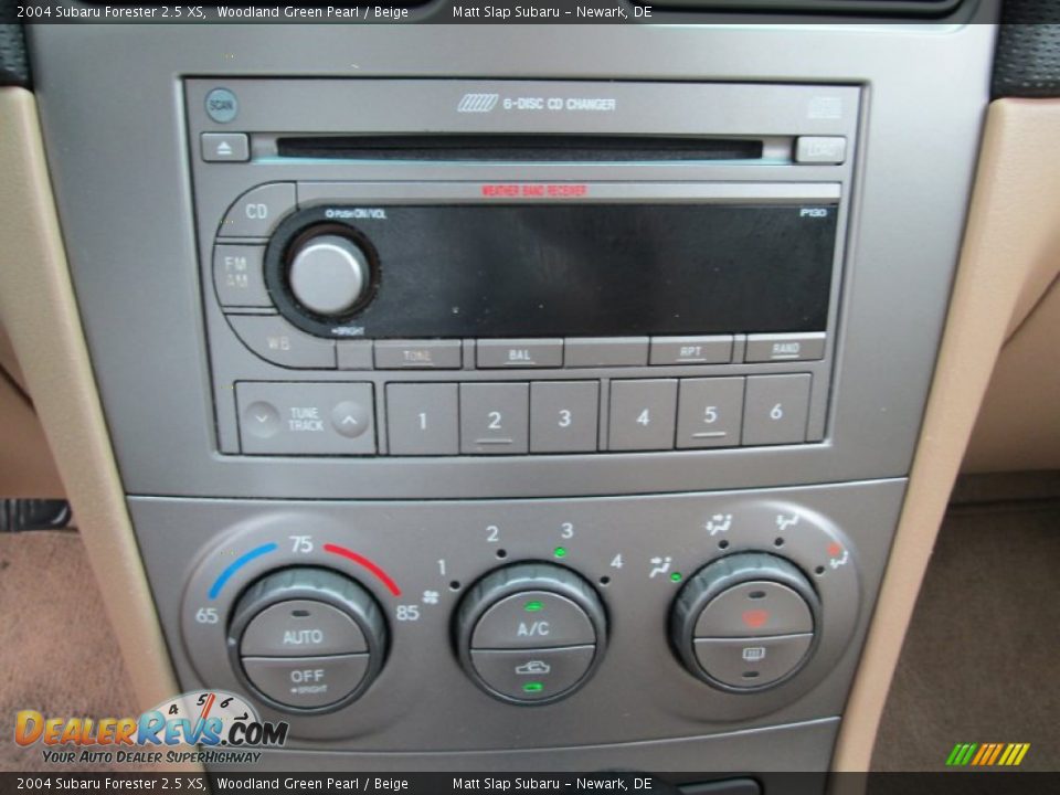 Controls of 2004 Subaru Forester 2.5 XS Photo #24