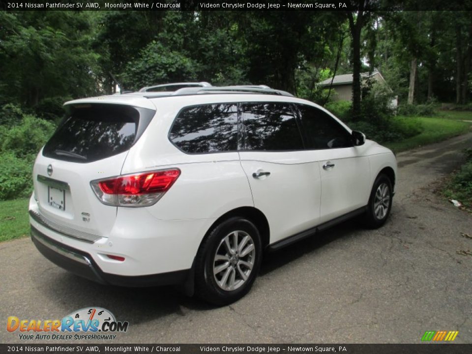2014 Nissan Pathfinder SV AWD Moonlight White / Charcoal Photo #2