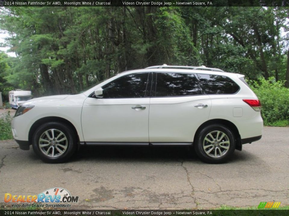 2014 Nissan Pathfinder SV AWD Moonlight White / Charcoal Photo #4