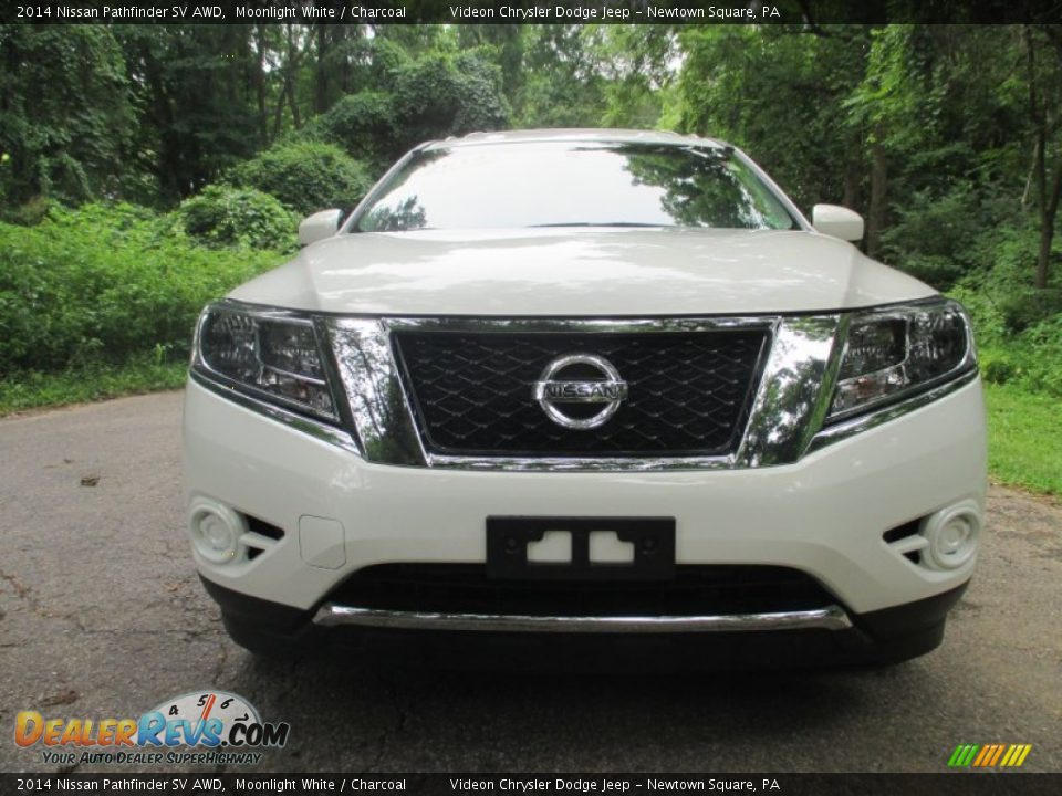2014 Nissan Pathfinder SV AWD Moonlight White / Charcoal Photo #7