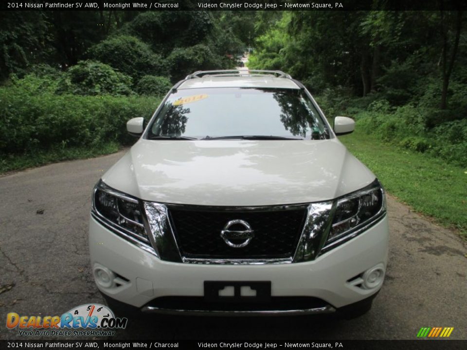 2014 Nissan Pathfinder SV AWD Moonlight White / Charcoal Photo #8