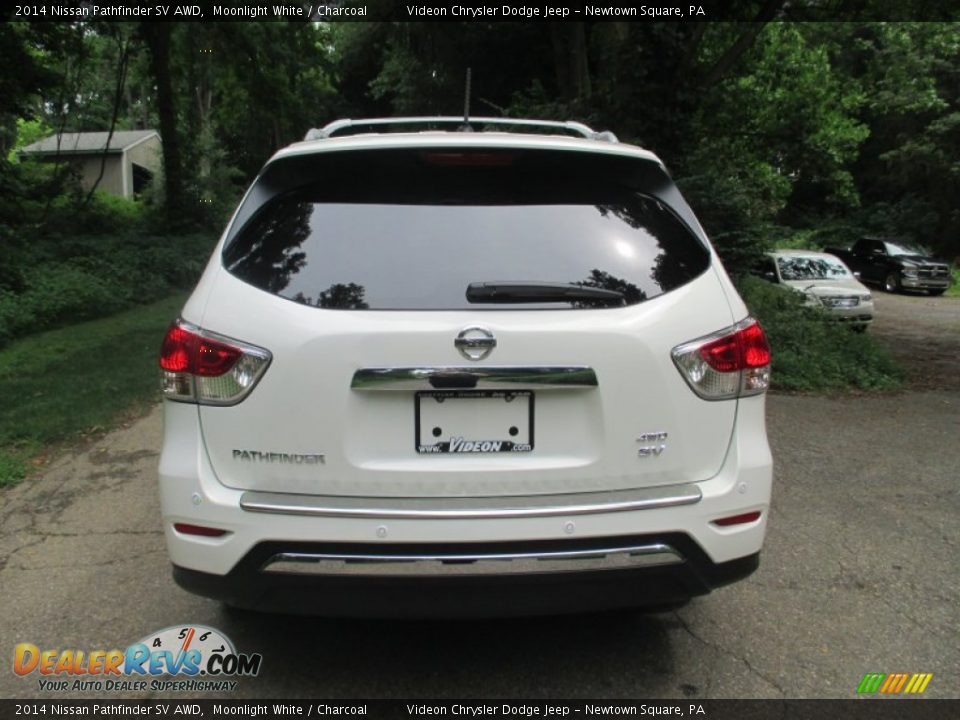 2014 Nissan Pathfinder SV AWD Moonlight White / Charcoal Photo #11