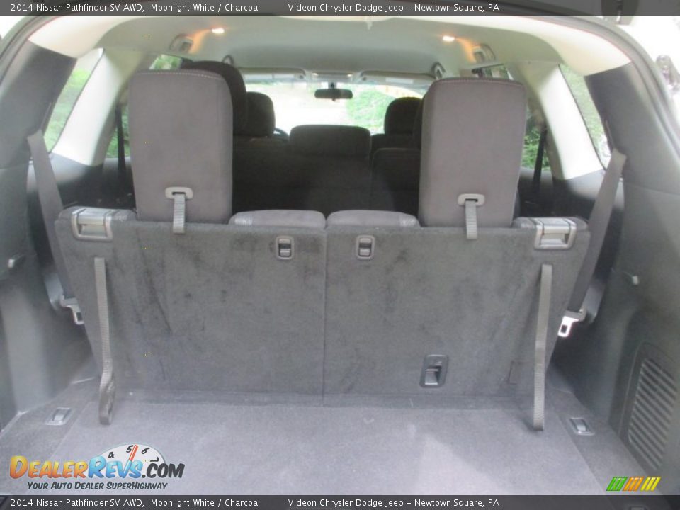 2014 Nissan Pathfinder SV AWD Moonlight White / Charcoal Photo #15