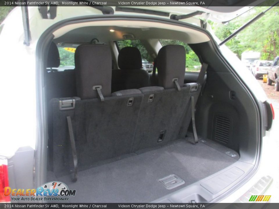 2014 Nissan Pathfinder SV AWD Moonlight White / Charcoal Photo #16