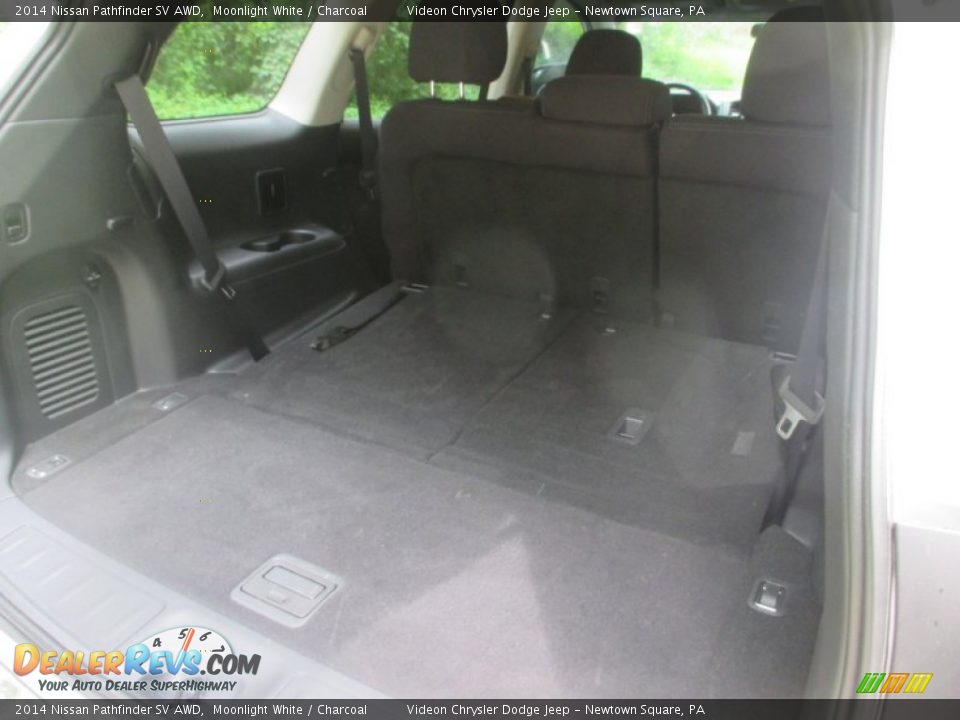 2014 Nissan Pathfinder SV AWD Moonlight White / Charcoal Photo #19