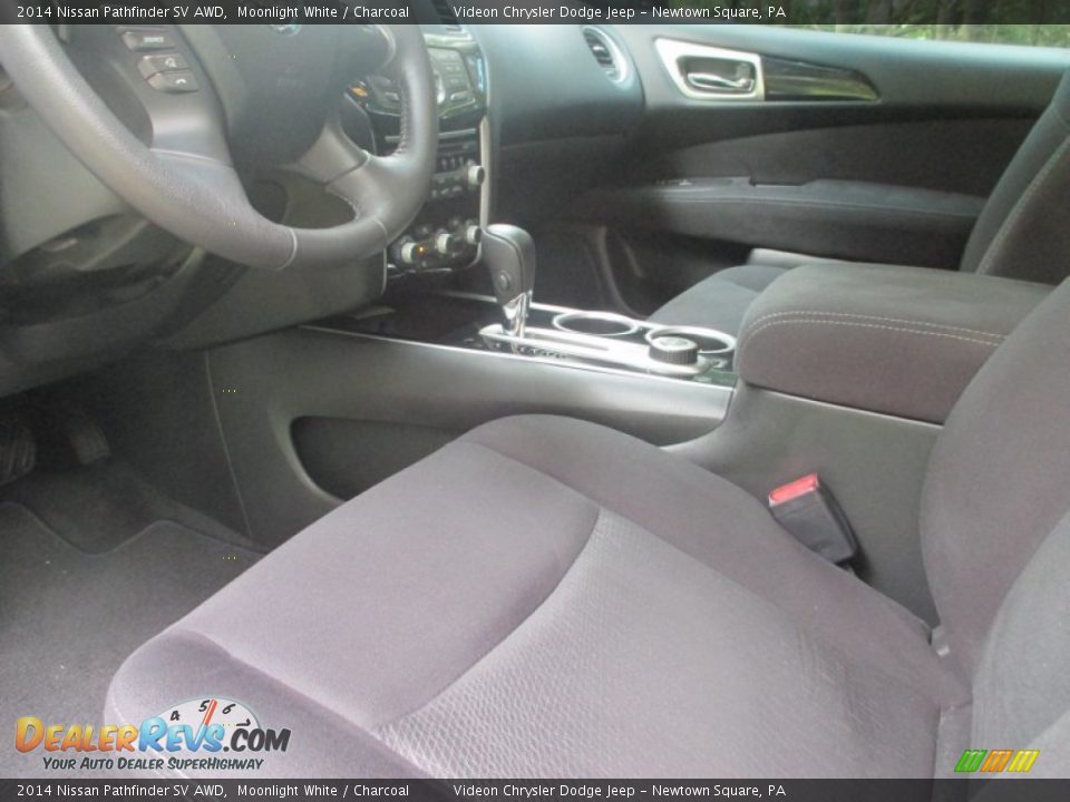 2014 Nissan Pathfinder SV AWD Moonlight White / Charcoal Photo #23