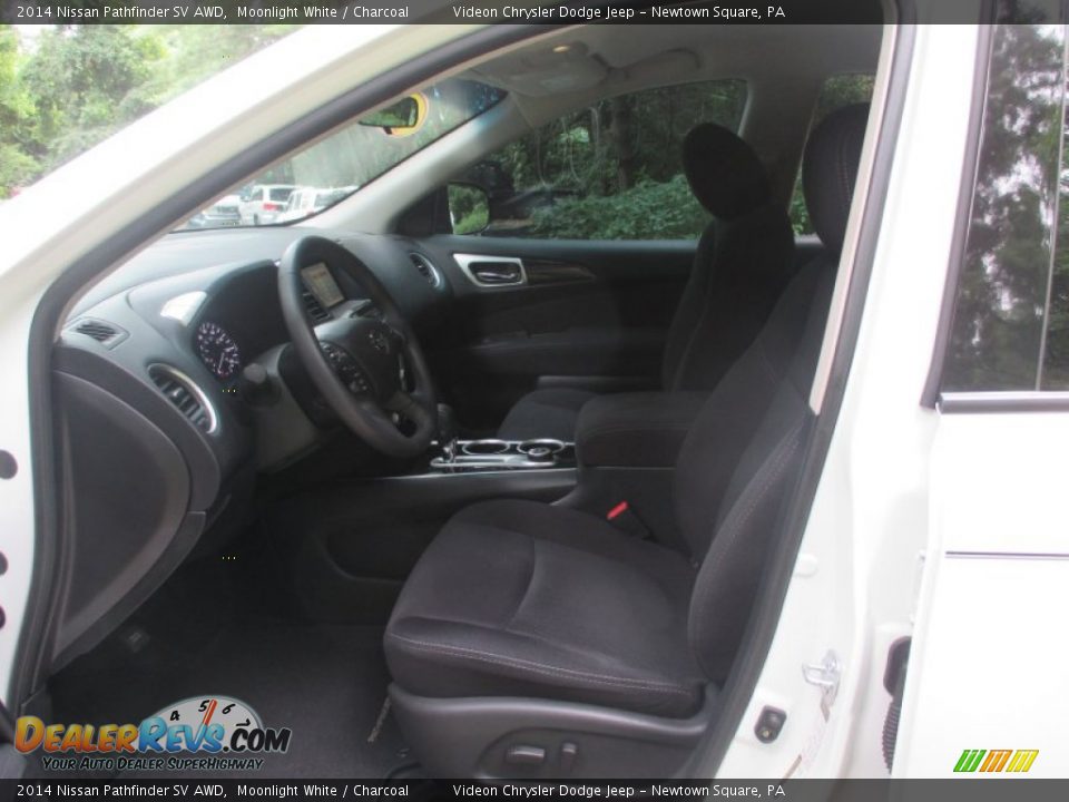 2014 Nissan Pathfinder SV AWD Moonlight White / Charcoal Photo #24